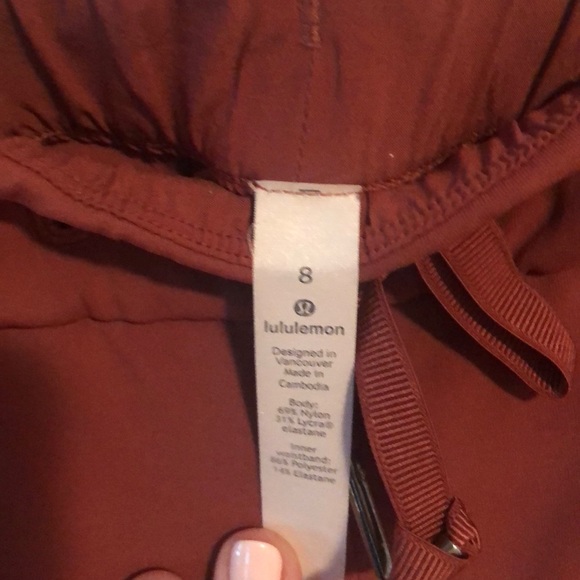 Lululemon On the Fly 7/8 Crops - Picture 2 of 3